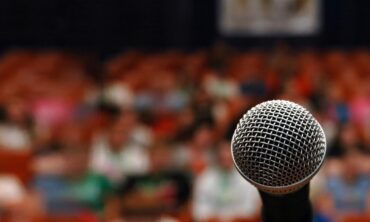 Webinar Konuşmacıları için ‘Görünmez’ Hata: Ses Tonunun Nörolojik Etkisi